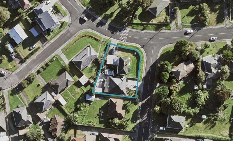 2/20 Playfair Road, Mount Roskill, Auckland - Carousel 1