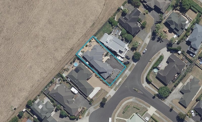 18 Southworth Place, Grandview Heights, Hamilton - Carousel 1