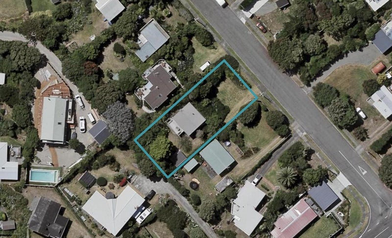 16 Hughes Street, Waikanae Beach, Waikanae - Carousel 1