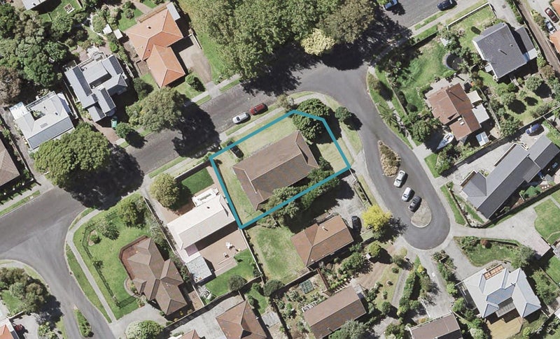 1 Clunie Place, Highland Park, Auckland - Carousel 1