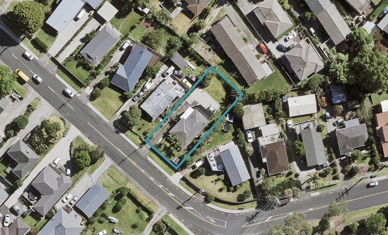 108 Awaroa Road, Sunnyvale, Auckland - Carousel 1