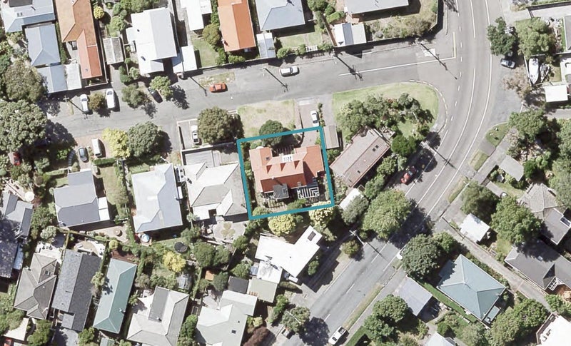 3 Puriri Street, Eastbourne, Lower Hutt - Carousel 1