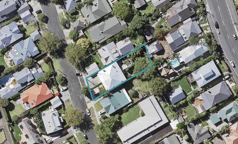 1/12 North Avenue, Narrow Neck, Auckland - Carousel 1