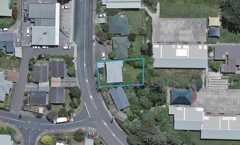 4 Mark Avenue, Paparangi, Wellington - Carousel 1