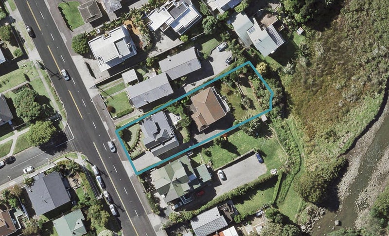 1/7 East Coast Road, Milford, Auckland - Carousel 1