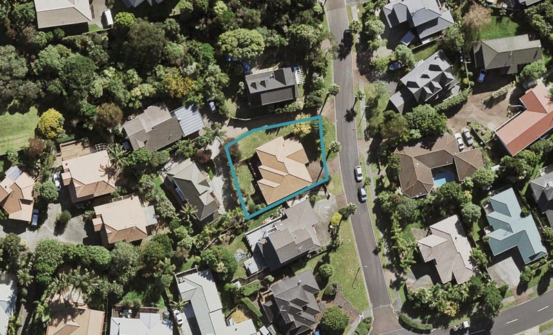 6 St Lucia Place, Unsworth Heights, Auckland - Carousel 1