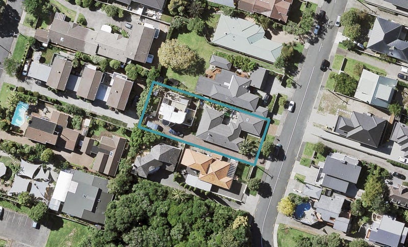 2/13 Sylvan Park Avenue, Milford, Auckland - Carousel 1