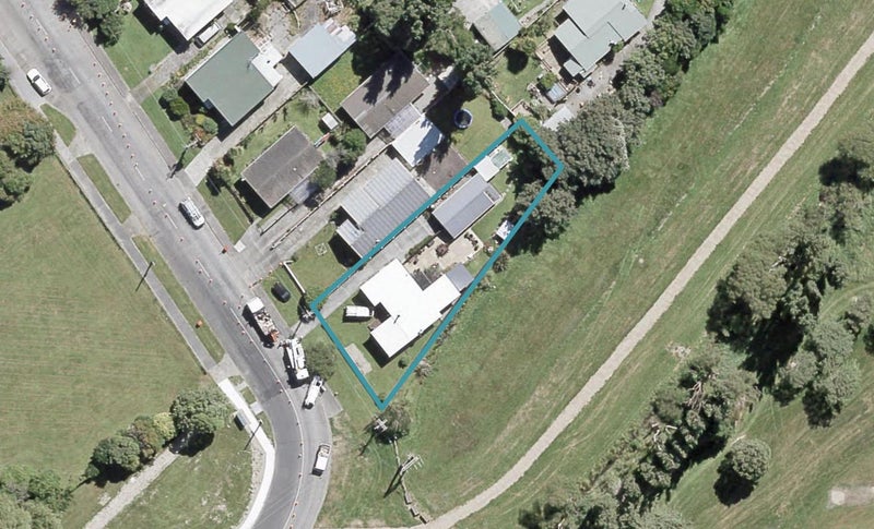 6 Ford Road, Manor Park, Lower Hutt - Carousel 1