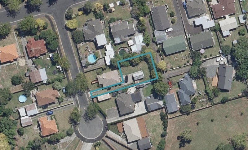 2/5 Armitage Place, Fairfield, Hamilton - Carousel 1
