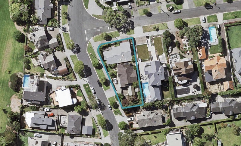 1 Codrington Crescent, Mission Bay, Auckland - Carousel 1