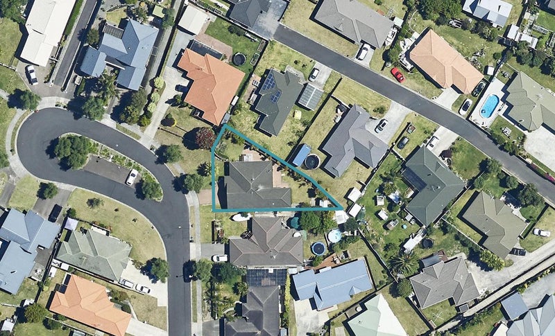 12 Thebes Grove, Papamoa Beach, Papamoa - Carousel 1