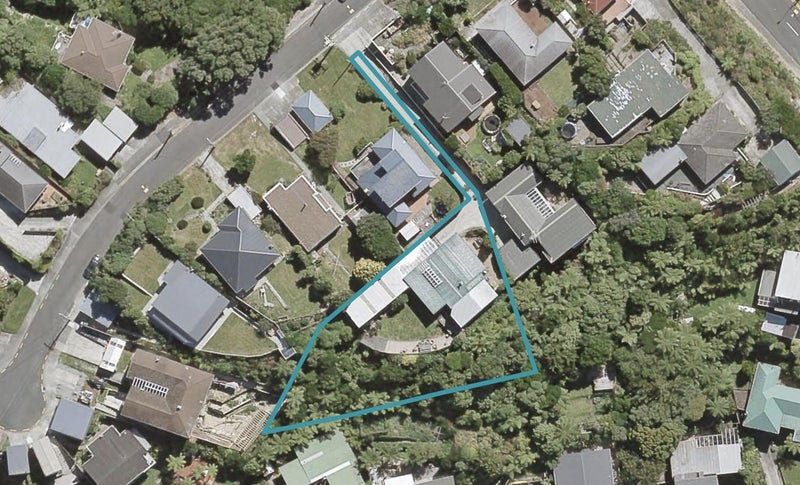 9 Te Whiti Grove, Korokoro, Lower Hutt - Carousel 1