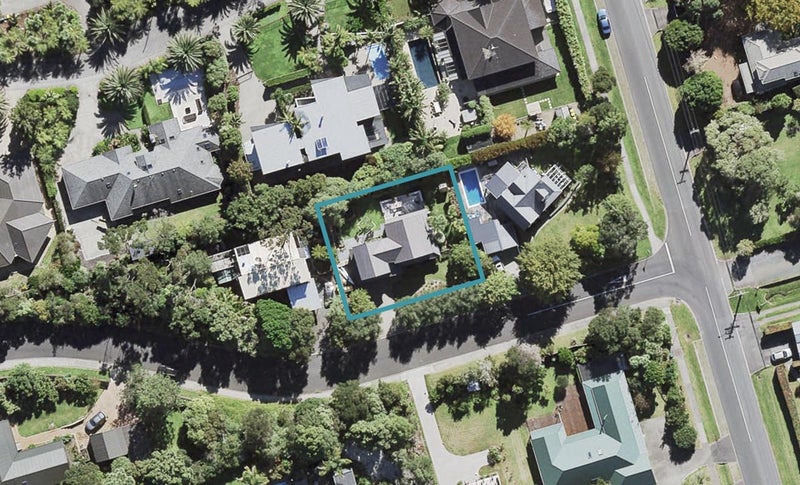 3 Waipuia Place, Greenhithe, Auckland - Carousel 1