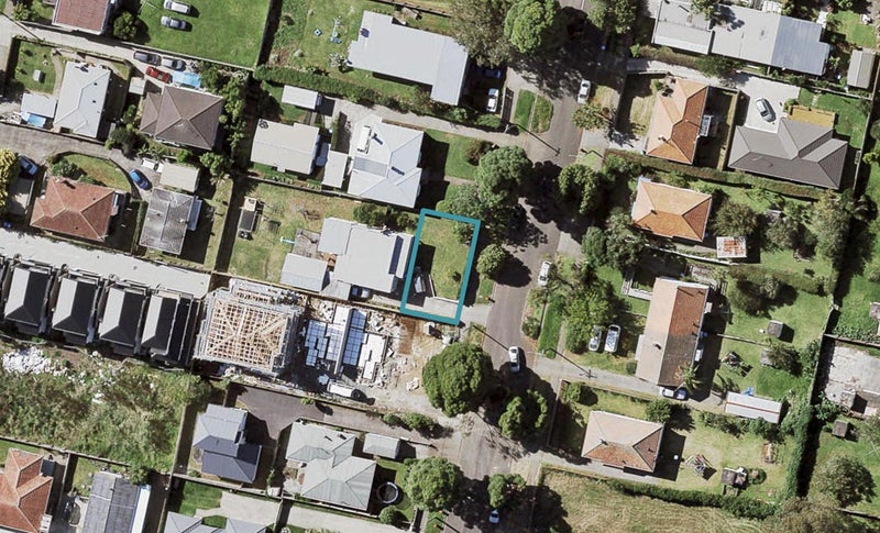 7A Waddell Avenue, Point England, Auckland - Carousel 1