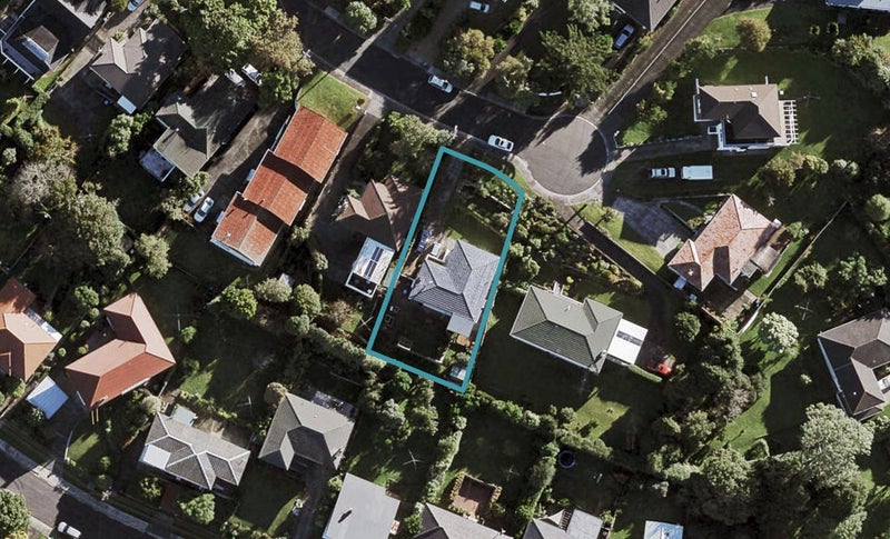13 Pickens Crescent, Mount Albert, Auckland - Carousel 1