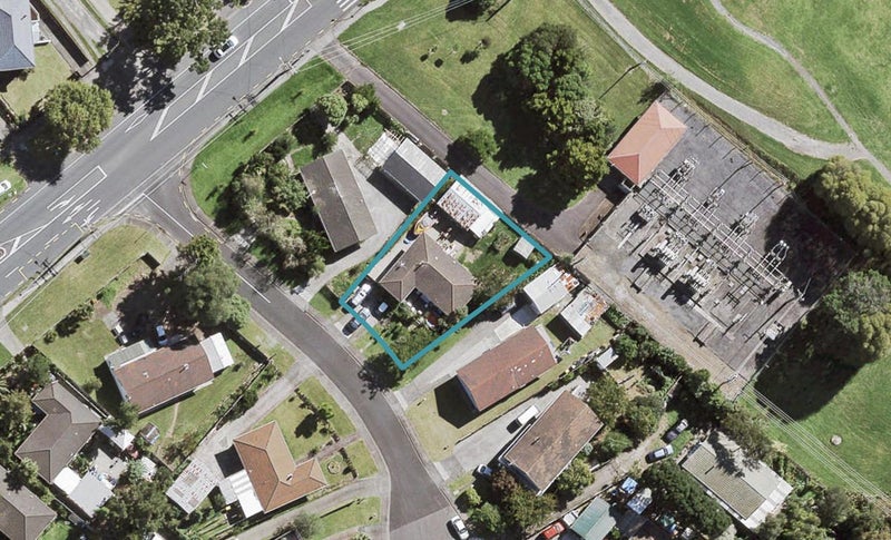 4 Spode Place, Henderson, Auckland - Carousel 1