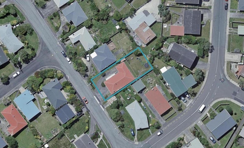 4 Brooker Grove, Newlands, Wellington - Carousel 1