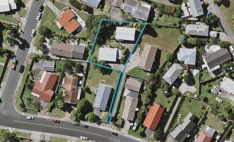 2/62 Athena Drive, Totara Vale, Auckland - Carousel 1