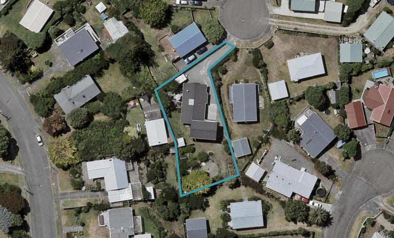 22 Adrian Grove, Waikanae Beach, Waikanae - Carousel 1