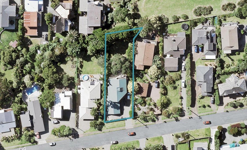7 Sandown Road, Rothesay Bay, Auckland - Carousel 1