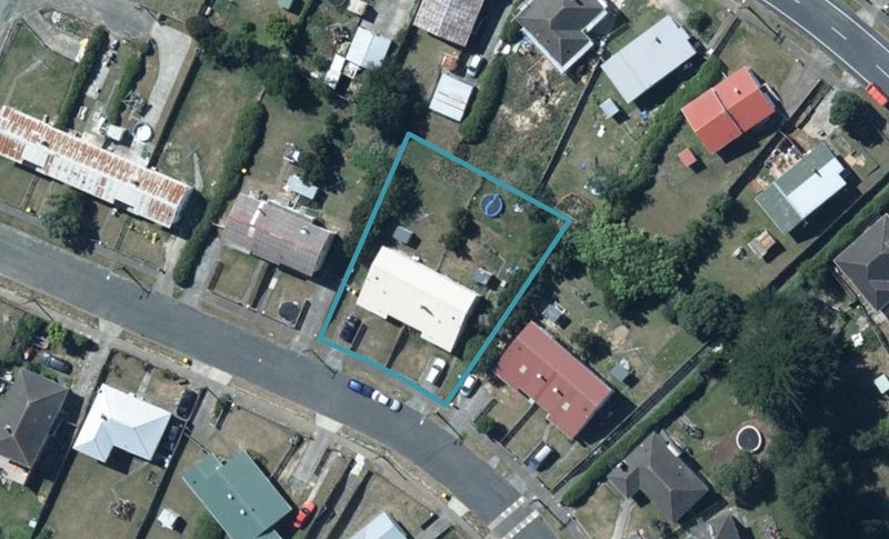 7 Miranda Street, Cannons Creek, Porirua - Carousel 1