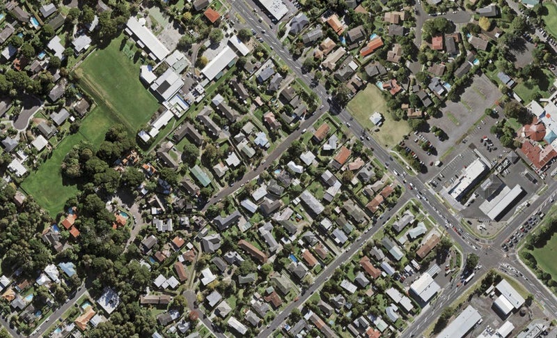 8 Ellen Avenue, Hillcrest, Auckland - Carousel 1