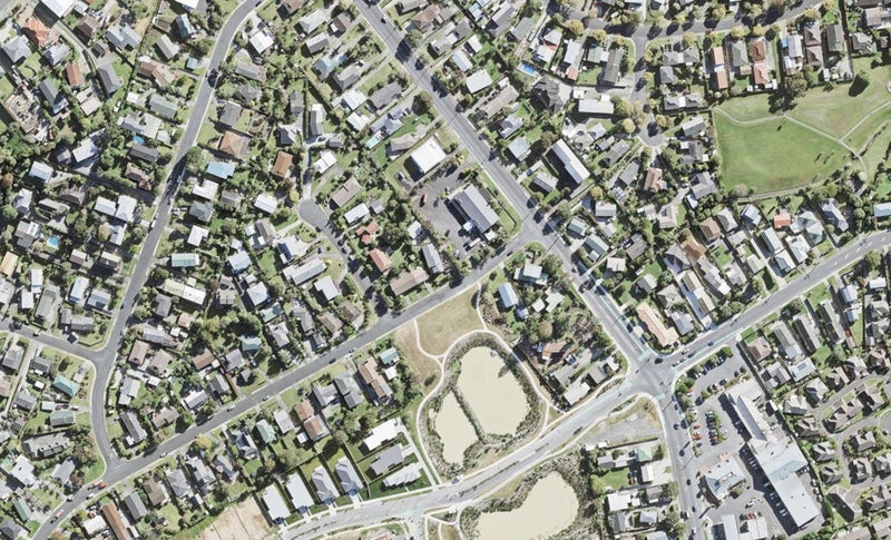 1/4 Albatross Road, Red Beach, Whangaparāoa - Carousel 1