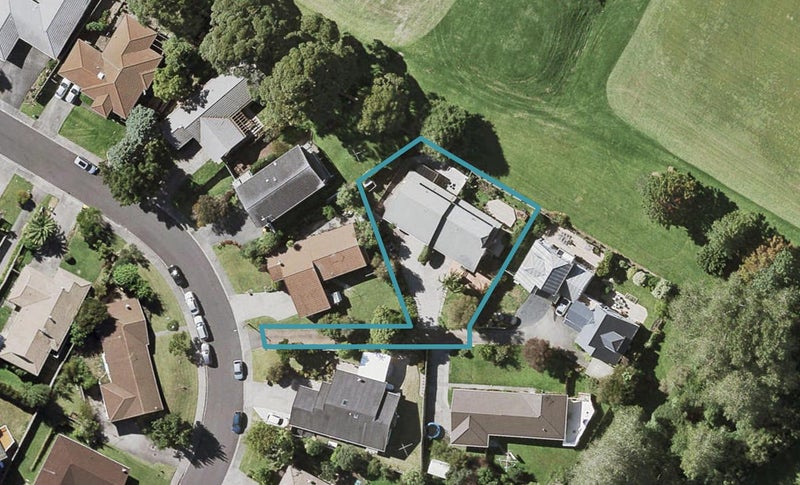 2/19 Ronald Macken Place, Windsor Park, Auckland - Carousel 1
