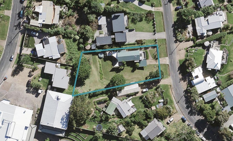 12 Waikare Road, Oneroa, Waiheke Island - Carousel 1