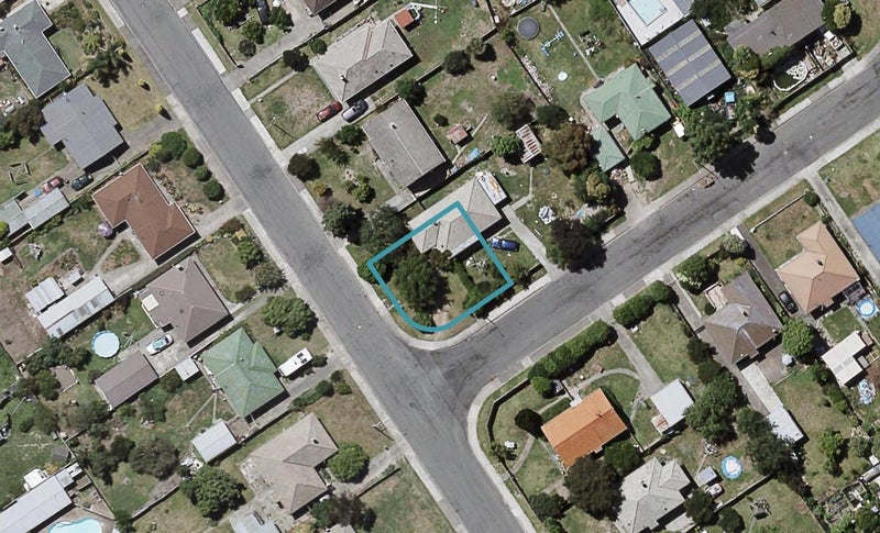 1221 Norfolk Crescent, Mayfair, Hastings - Carousel 1