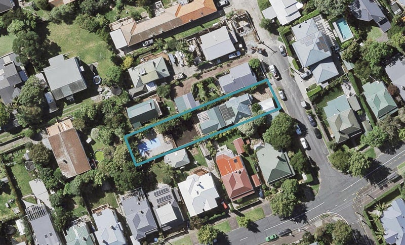 1 Everest Street, Devonport, Auckland - Carousel 1