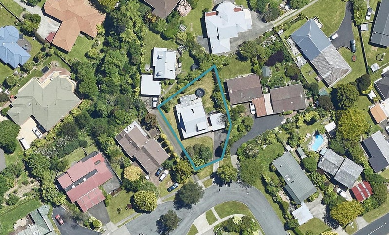 5 Rika Place, Kawaha Point, Rotorua - Carousel 1