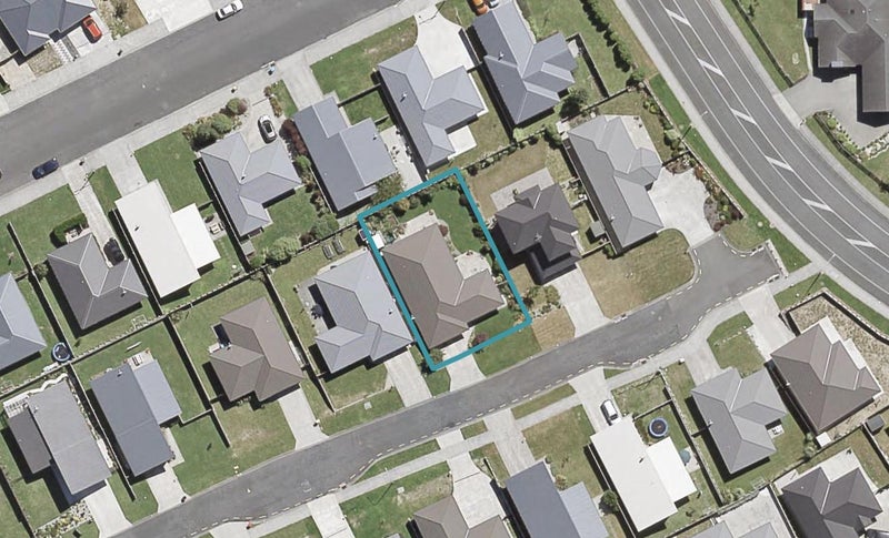 15 Diamond Grove, Brown Owl, Upper Hutt - Carousel 1