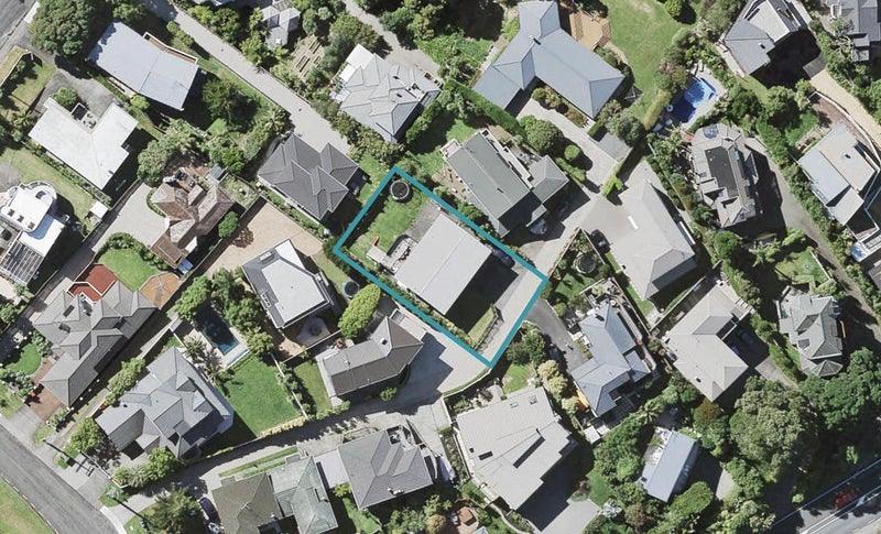 9 Eastcliffe Road, Castor Bay, Auckland - Carousel 1