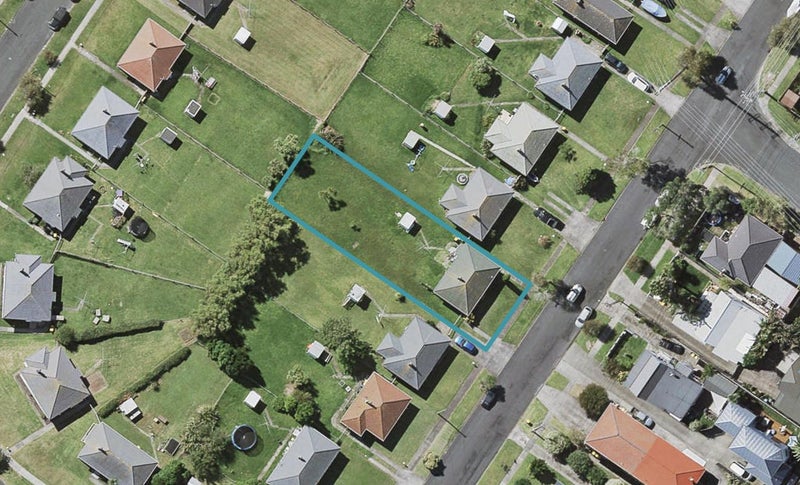 81 Eversleigh Road, Belmont, Auckland - Carousel 1