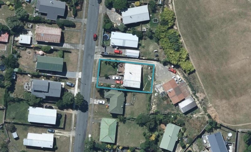 10 Limerick Grove, Ascot Park, Porirua - Carousel 1
