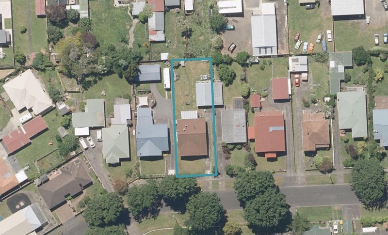 11 Fromont Street, Whanganui East, Whanganui - Carousel 1