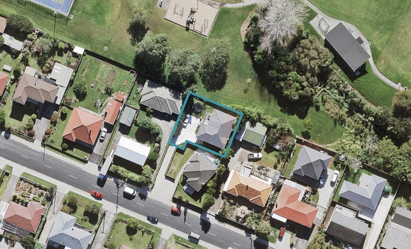 2/9 Nile Road, Kelston, Auckland - Carousel 1