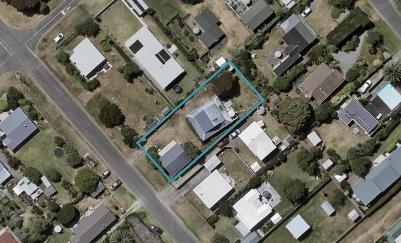15 Hemara Street, Waikanae Beach, Waikanae - Carousel 1
