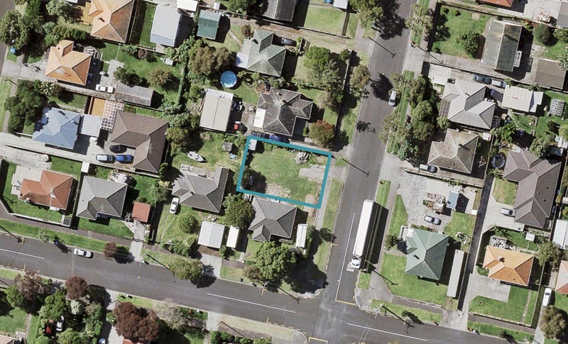27 Tamatea Avenue, Point England, Auckland - Carousel 1