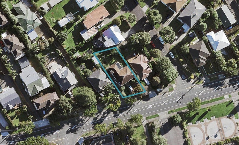 73 Owairaka Avenue, Mount Albert, Auckland - Carousel 1