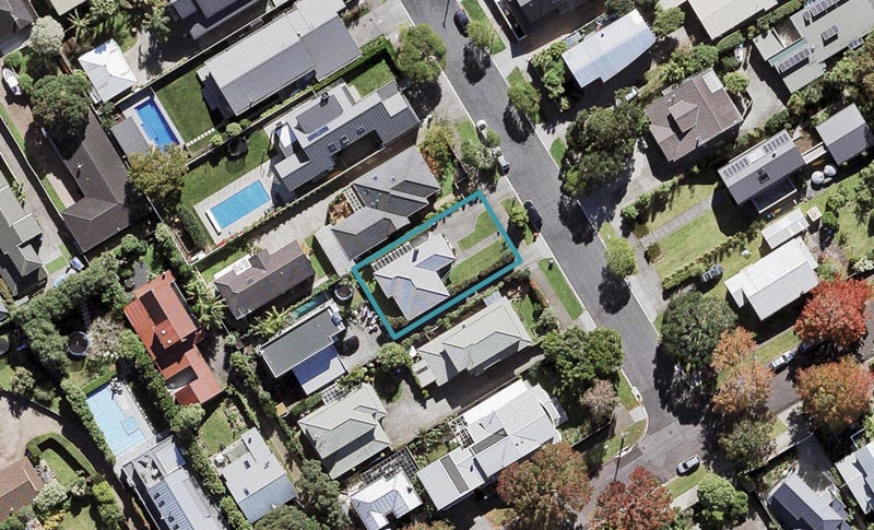 6 Lynch Street, Point Chevalier, Auckland - Carousel 1