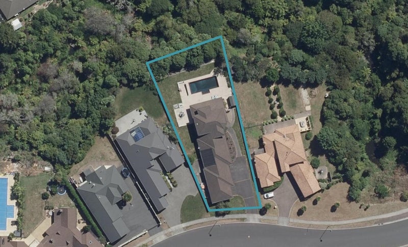34 Saint James Drive, Huntington, Hamilton - Carousel 1