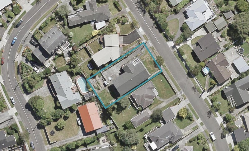 33 Dowling Grove, Silverstream, Upper Hutt - Carousel 1