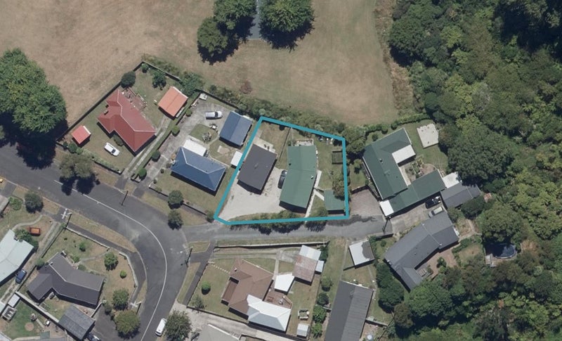 2 Chelmsford Street, Silverdale, Hamilton - Carousel 1