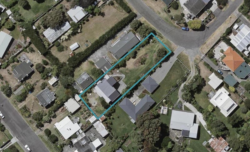 20 Hohiria Street, Waikanae Beach, Waikanae - Carousel 1