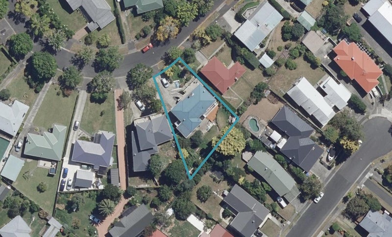 18 Sutton Crescent, Hillcrest, Hamilton - Carousel 1