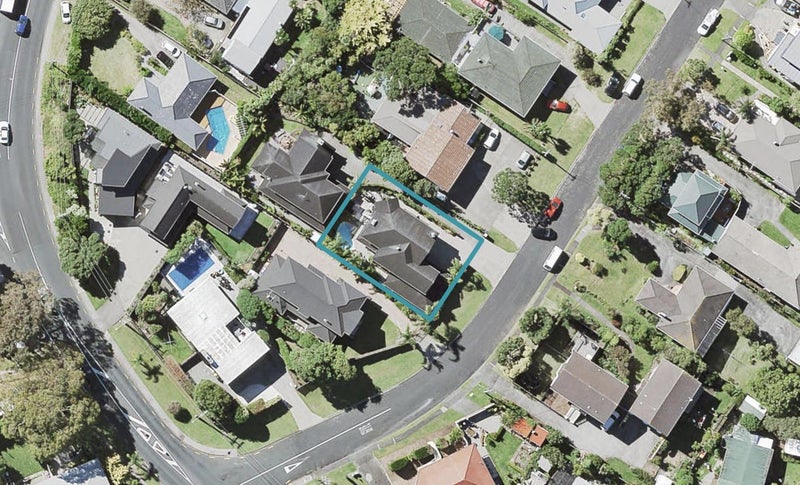 4 Folkestone Street, Murrays Bay, Auckland - Carousel 1