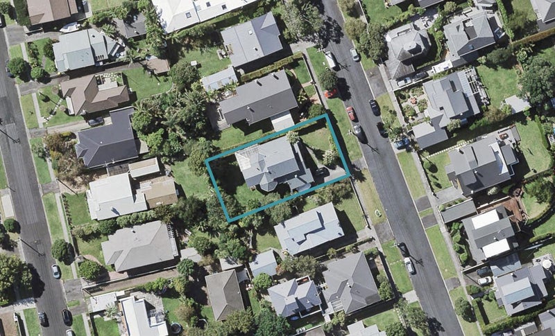 19 Hemi Street, Narrow Neck, Auckland - Carousel 1