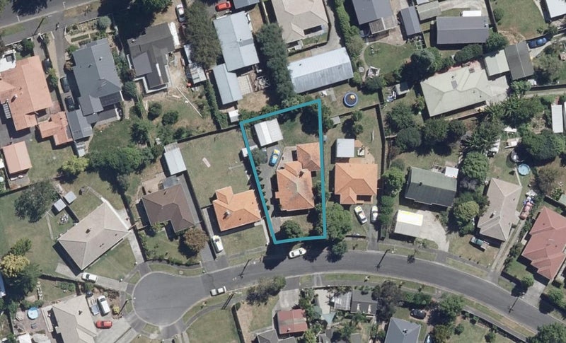 9 Watts Crescent, Hamilton East, Hamilton - Carousel 1